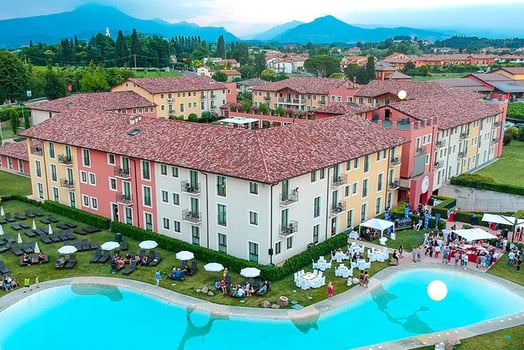 veneto-hotel-parchi-del-garda-piscina